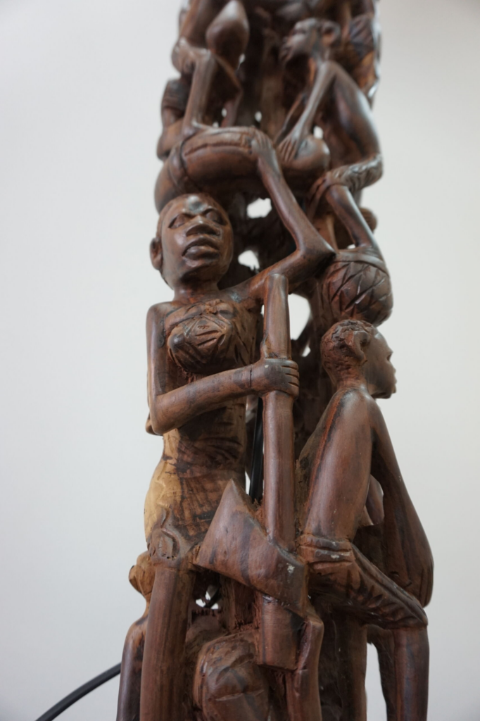 Makonde Ebony Floor Lamp – Luxury Hand-Carved Tribal Art Lighting for Dubai Interiors