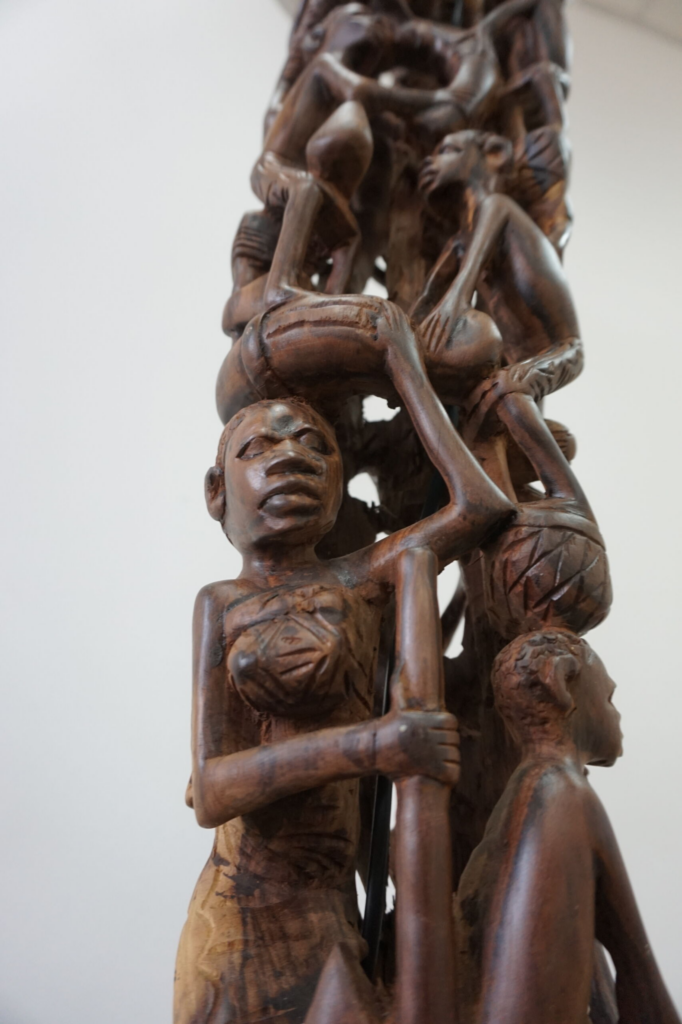 Makonde Ebony Floor Lamp – Luxury Hand-Carved Tribal Art Lighting for Dubai Interiors