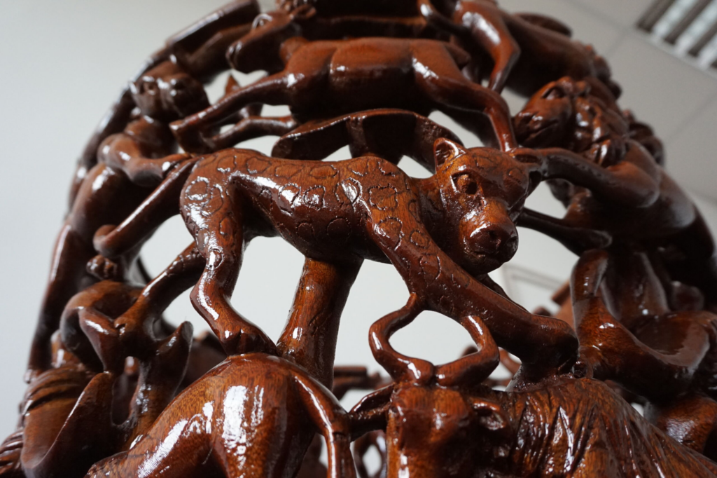 Animal Carving Style Sculpture – Hand-Carved African Wildlife Art for Luxury Dubai