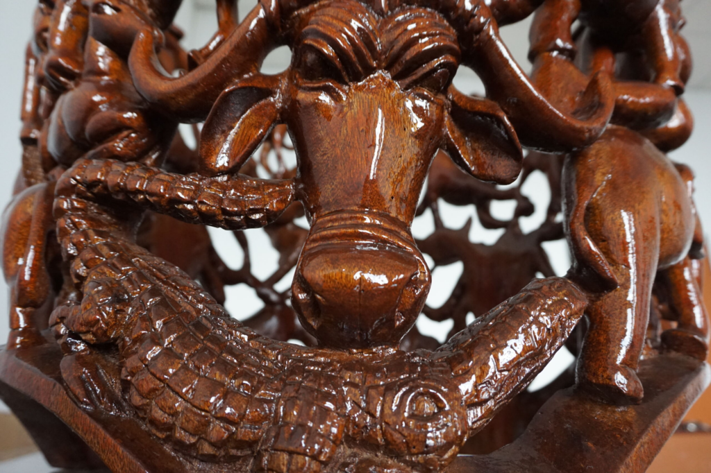 Animal Carving Style Sculpture – Hand-Carved African Wildlife Art for Luxury Dubai
