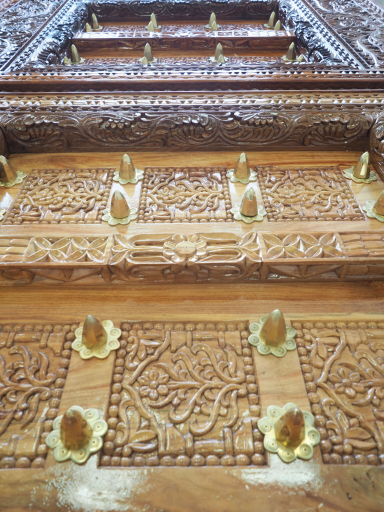 Zanzibar Mongongo Wood Dining Table – Luxury Hand-Carved Art Furniture for Dubai Interiors