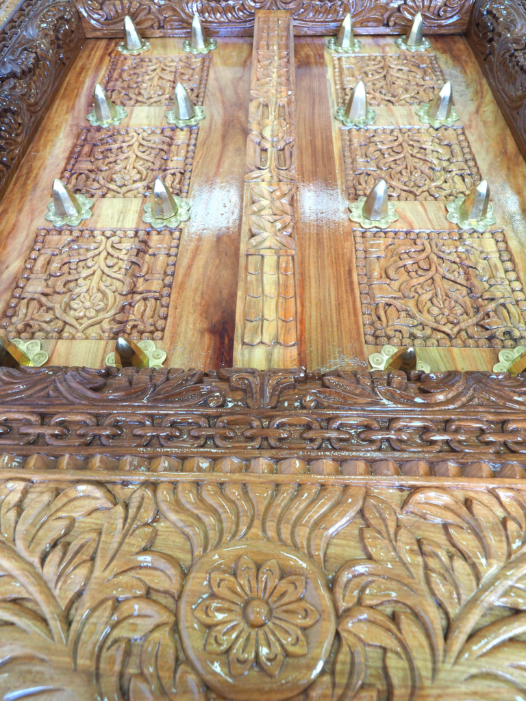 Zanzibar Mongongo Wood Dining Table – Luxury Hand-Carved Art Furniture for Dubai Interiors