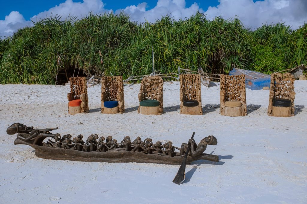 Group photograph of carved furniture and thrones on the beach — 0S7A5001.