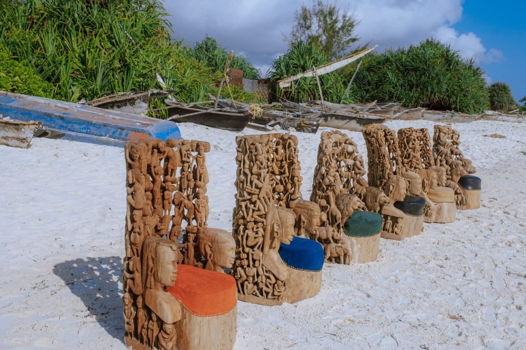 Group photograph of carved furniture and thrones on the beach — 0S7A5020.