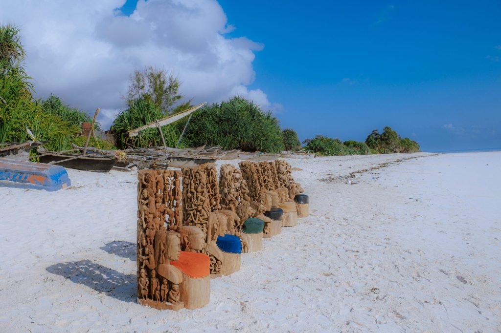 Group photograph of carved furniture and thrones on the beach — 0S7A5024.