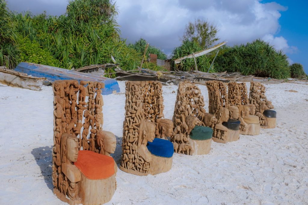 Group photograph of carved furniture and thrones on the beach — 0S7A5025.