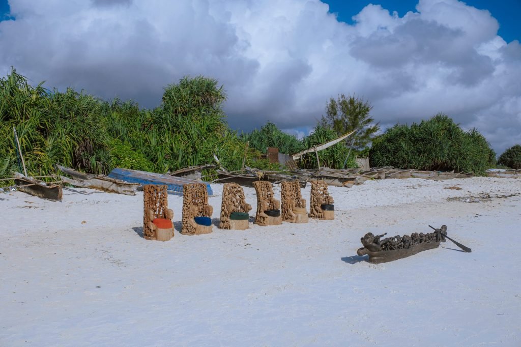 Group photograph of carved furniture and thrones on the beach — 0S7A5031.