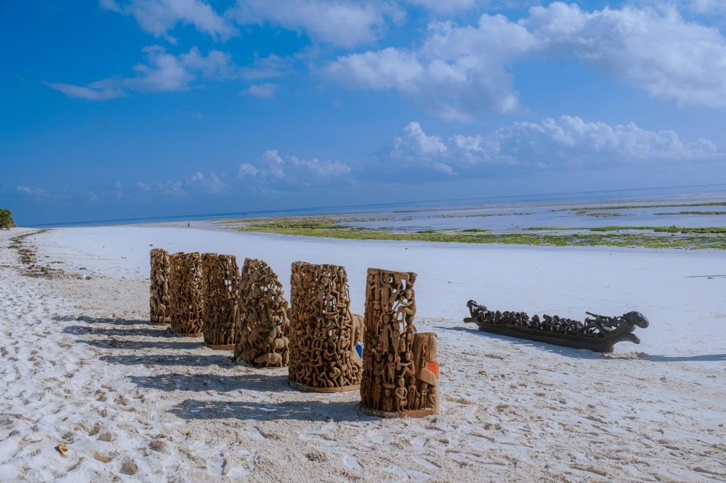 Group photograph of carved furniture and thrones on the beach — 0S7A5032.