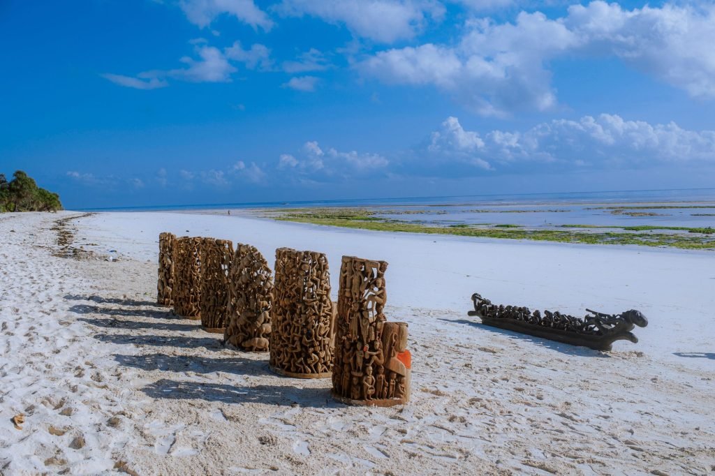 Group photograph of carved furniture and thrones on the beach — 0S7A5033.